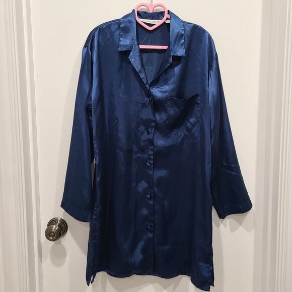 Victoria's Secret Womens Sz XS Navy Blue Vintage Oversized Satin Button Front - Picture 1 of 7